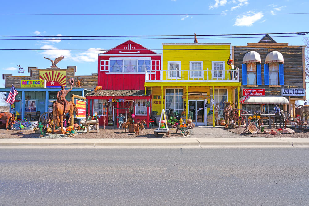 colorful storefronts in cottonwood arizona